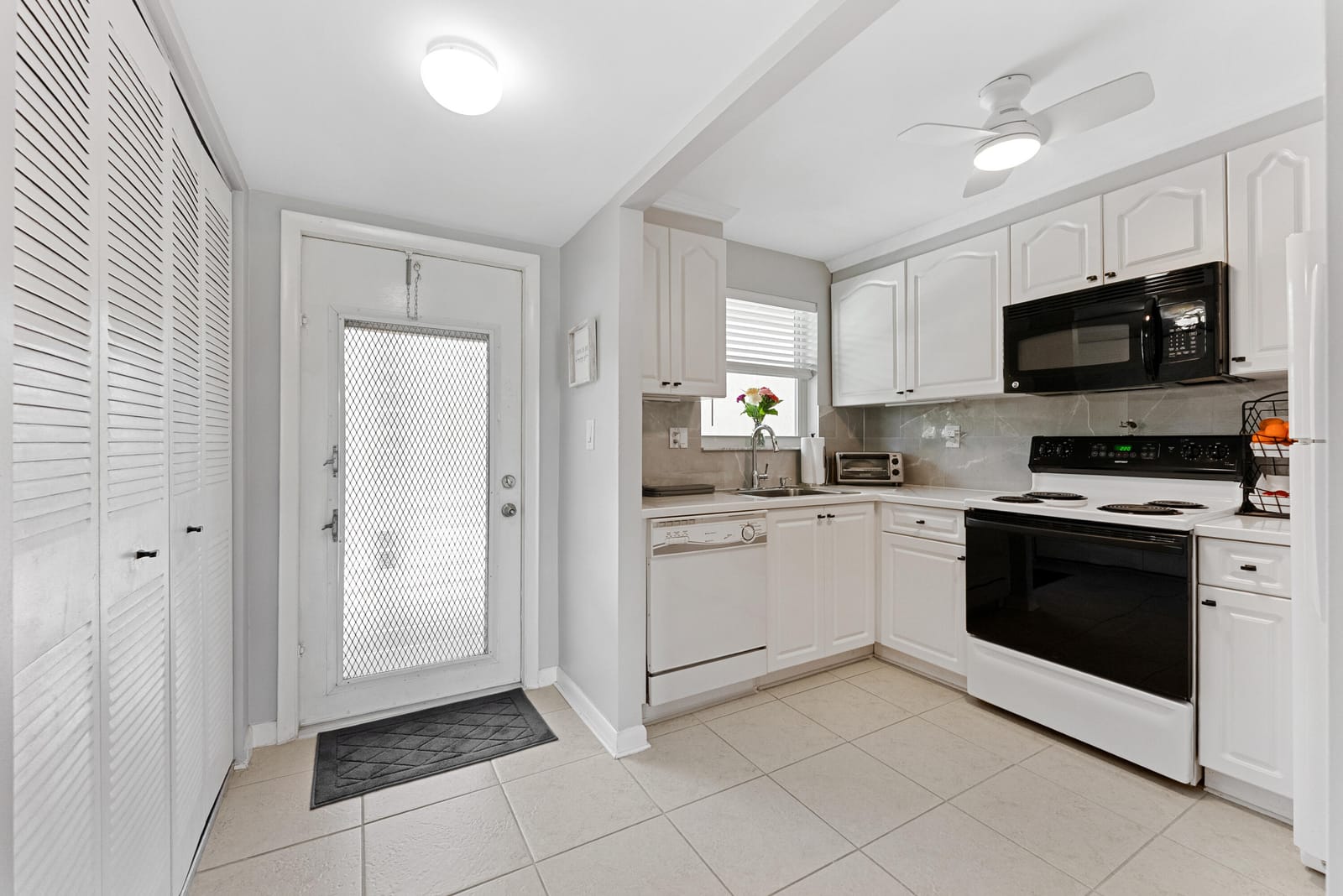 2801 N Pine Island Road N 202 — photo 5