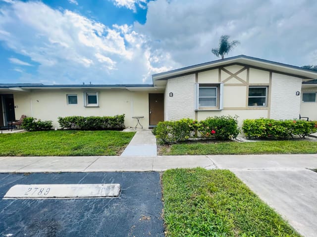 2789 ASHLEY Drive W E, West Palm Beach, FL 33415