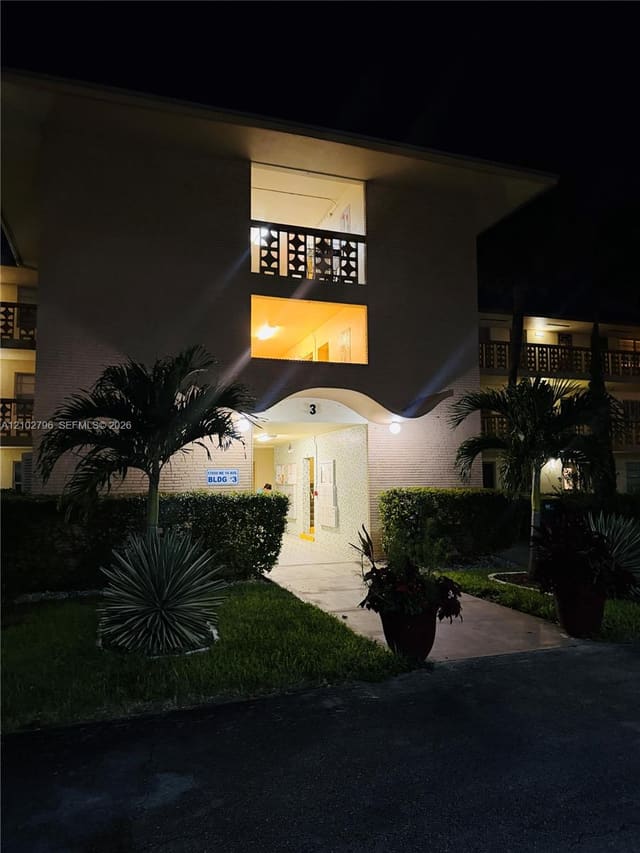 17050 NE 14th Avenue 209, Miami, FL 33162