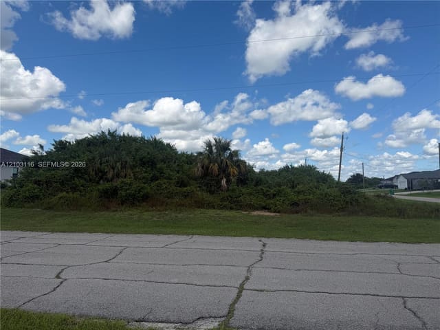 9006 Maywood Circle, Lehigh Acres, FL 33935
