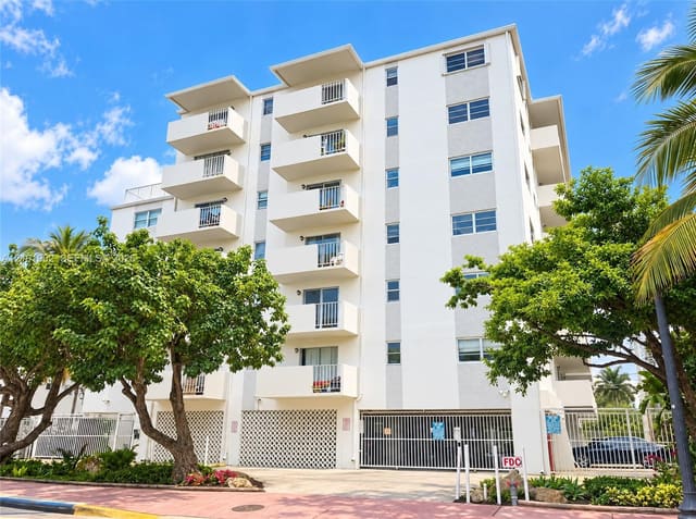 240 Collins Avenue 3E, Miami Beach, FL 33139