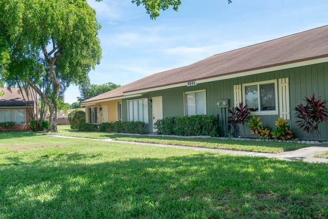 4846 ORLEANS Court B, West Palm Beach, FL 33415