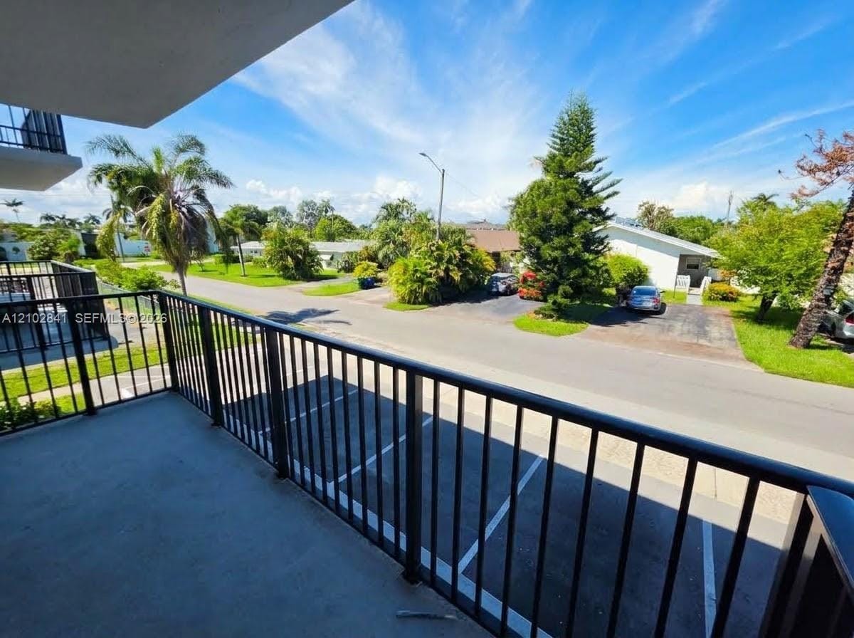 1100 NE 1st Court 219, Hallandale Beach, FL 33009