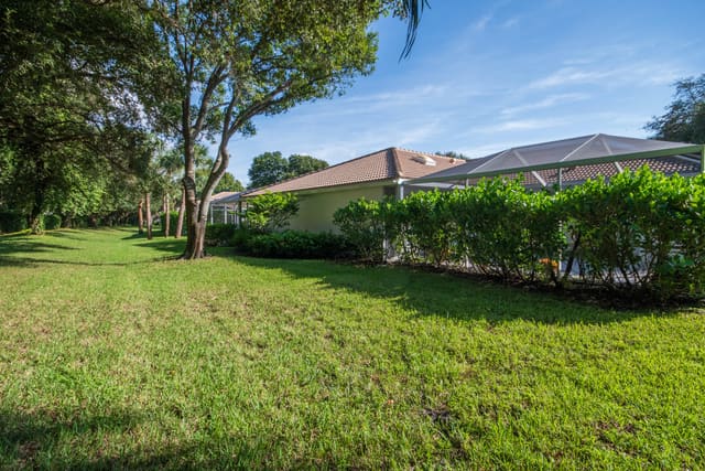 8704 Chapman Oak Court, Palm Beach Gardens, FL 33410