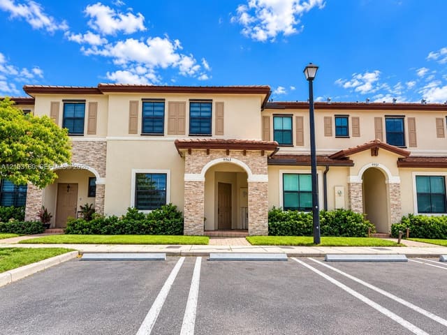 9965 SW 228th Terrace 228, Miami, FL 33190