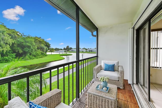 1005 Green Pine Boulevard C2, West Palm Beach, FL 33409