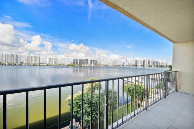 17878 N Bay Road 405, Sunny Isles Beach, FL 33160