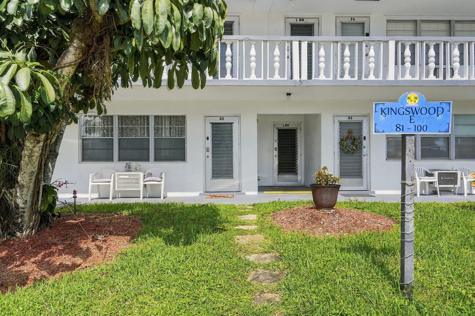 85 KINGSWOOD E, West Palm Beach, FL 33417 photo 2