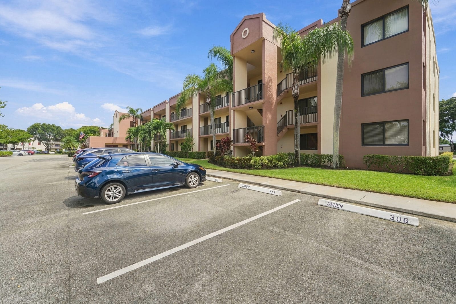 10607 W CLAIRMONT Circle 109 — photo 1