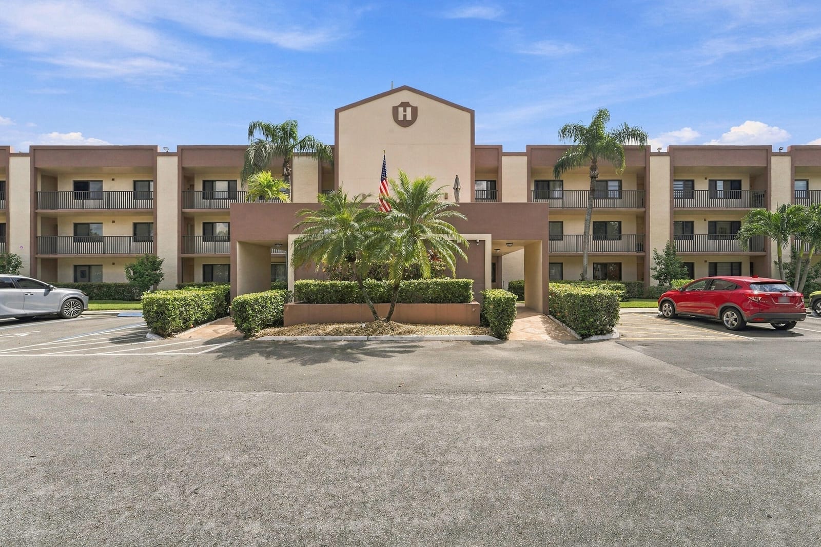 10607 W CLAIRMONT Circle 109 — photo 2
