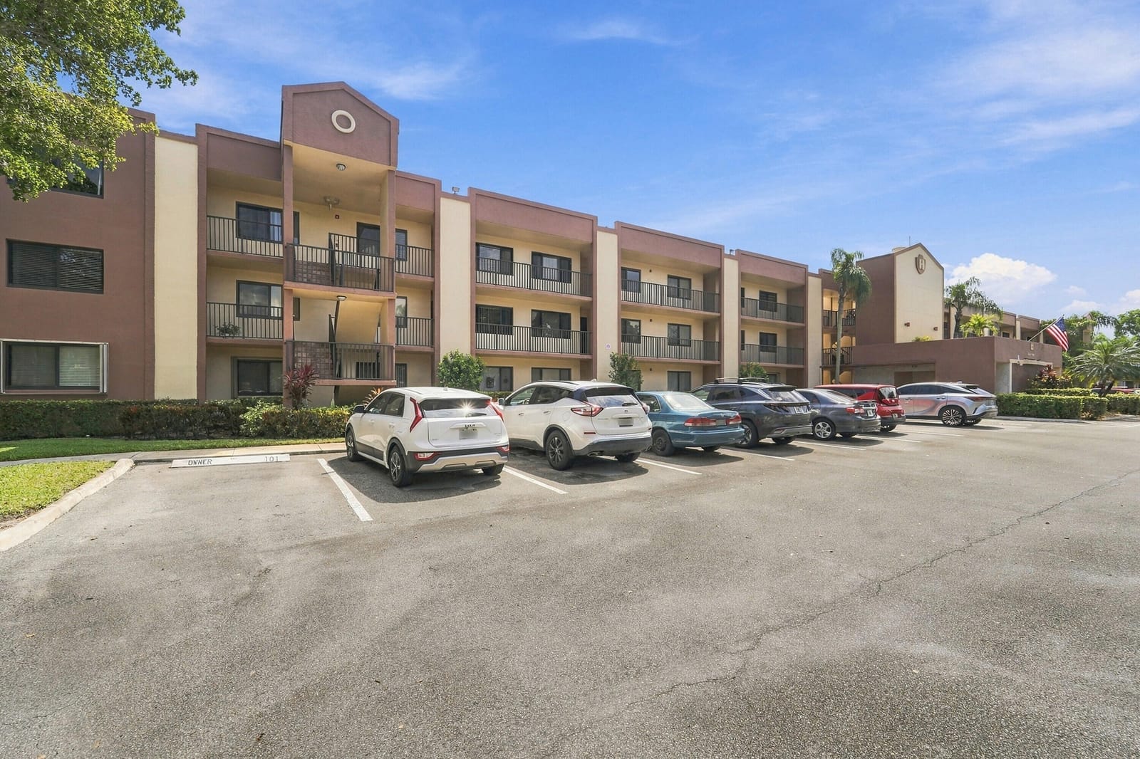 10607 W CLAIRMONT Circle 109 — photo 3