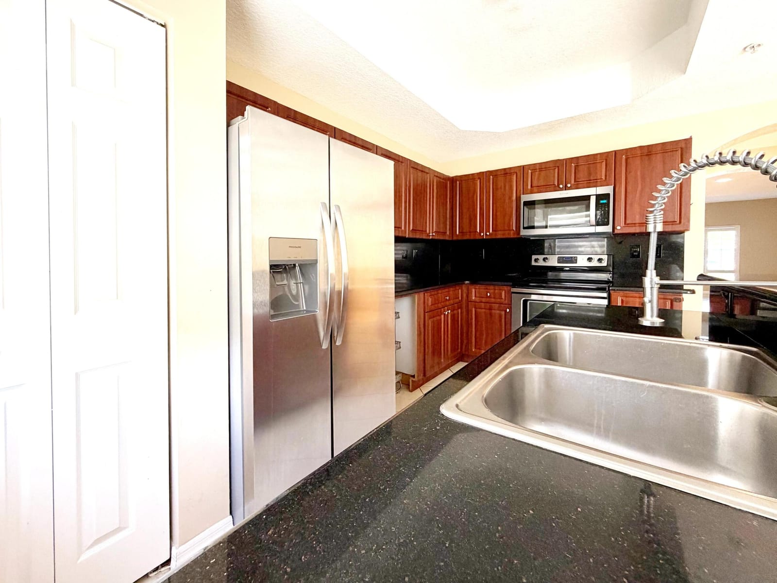 975 SW 143RD 1507 — photo 5