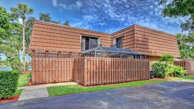 835 SW 118th Terrace 835, Davie, FL 33325
