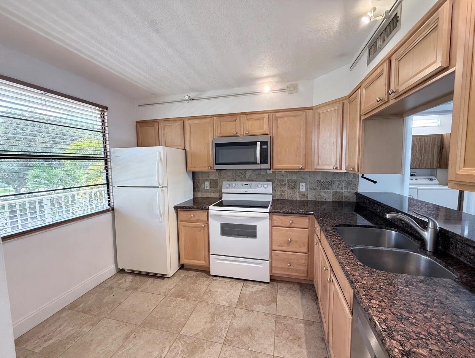 6025 Balboa Circle 306 — photo 4