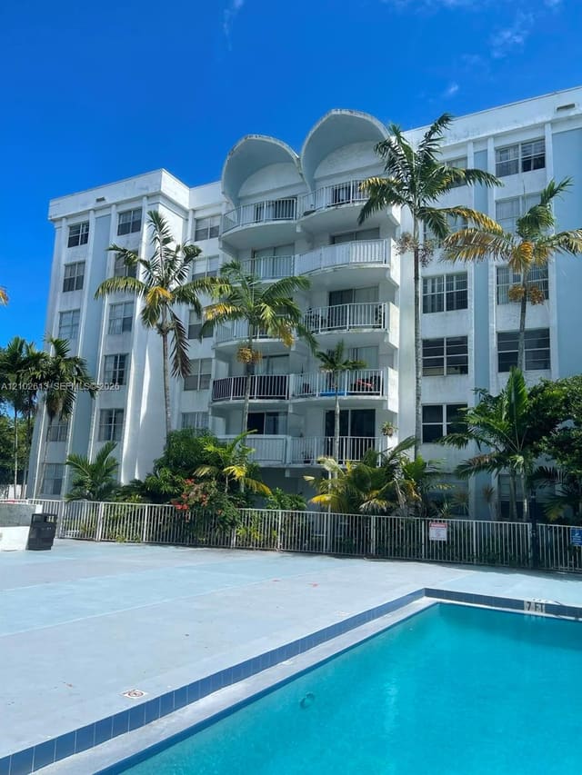 492 NW 165th St Road C-512, Miami, FL 33169