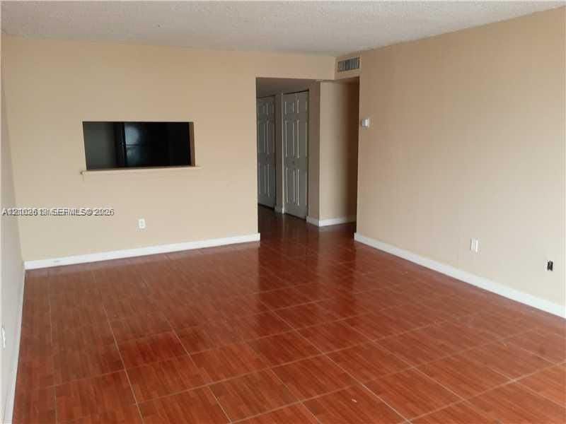 492 NW 165th St Road C-512, Miami, FL 33169 photo 4