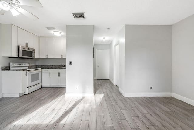 4953 Freedom Circle 302, Lake Worth, FL 33462