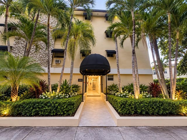 427 Santander Avenue 305, Coral Gables, FL 33134