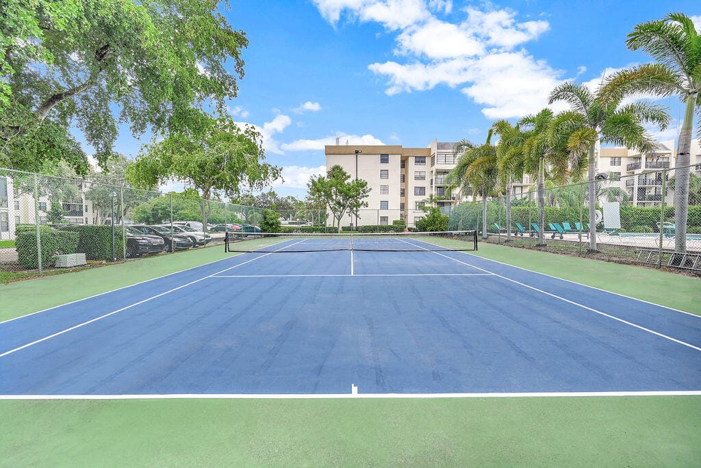 6190 Woodlands Boulevard 107 — photo 3
