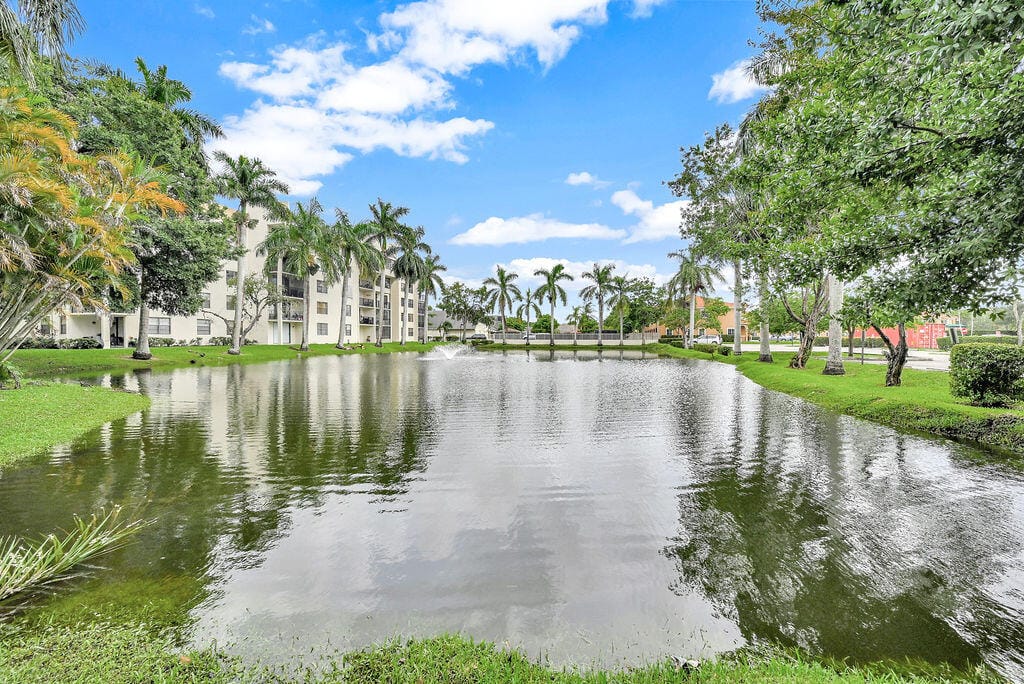 6190 Woodlands Boulevard 107 — photo 4