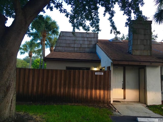 4144 PALM BAY Circle B, West Palm Beach, FL 33406