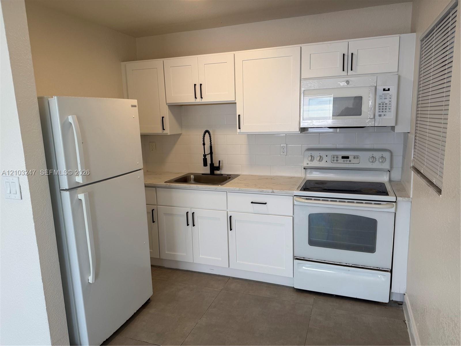 110 SE 2nd Street 101, Hallandale Beach, FL 33009 photo 2