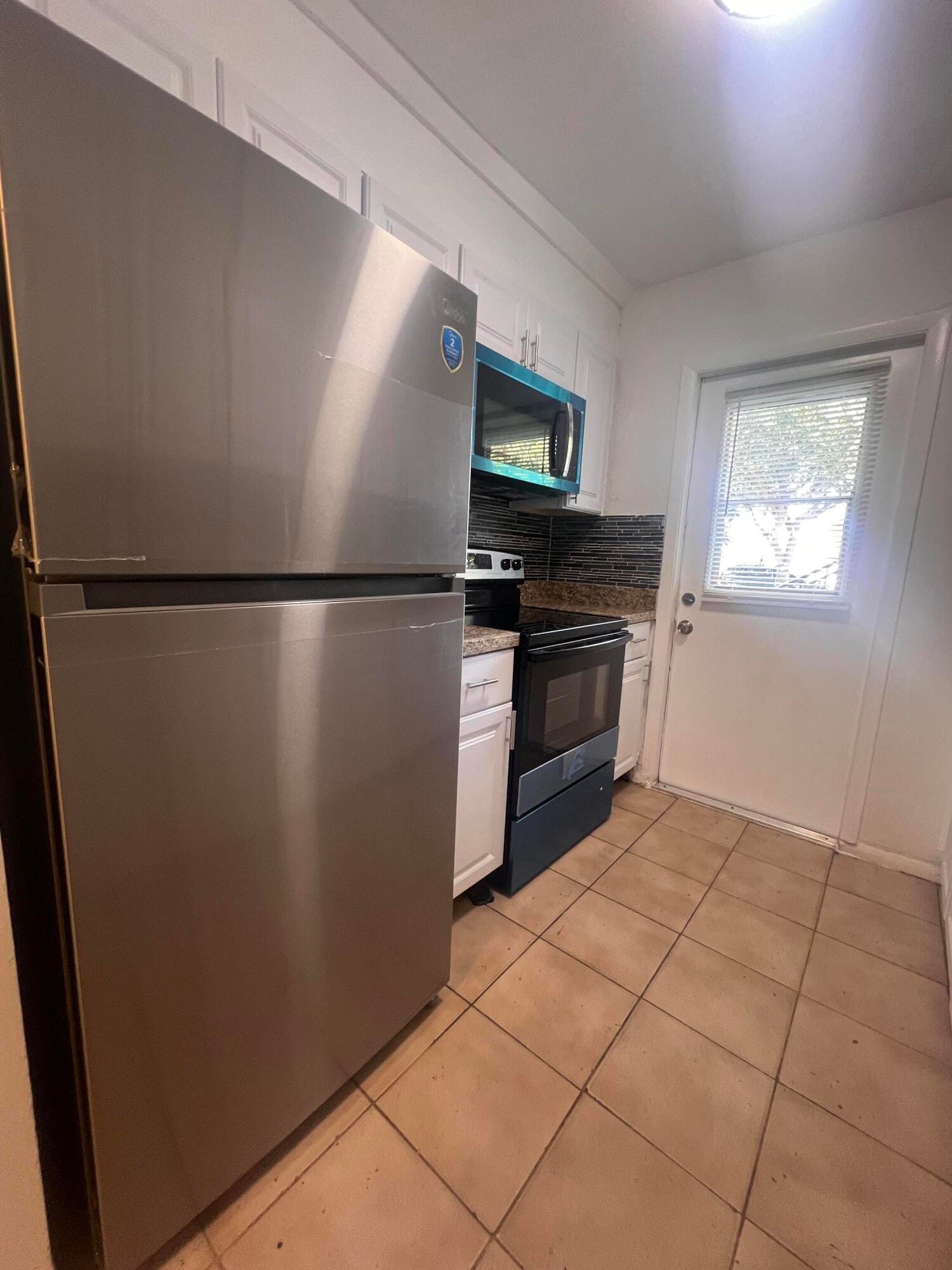 645 SW 20TH Court 0020 — photo 2