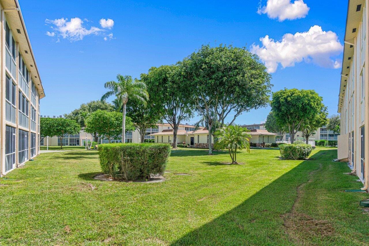 700 Village Green Court 319, Palm Springs, FL 33461 photo 26