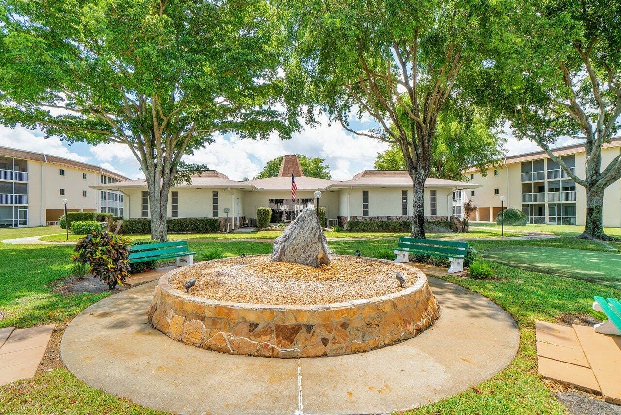 700 Village Green Court 319, Palm Springs, FL 33461 photo 30