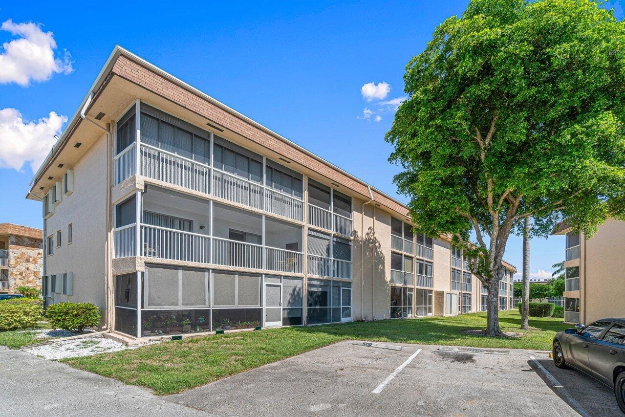 700 Village Green Court 319 — photo 4