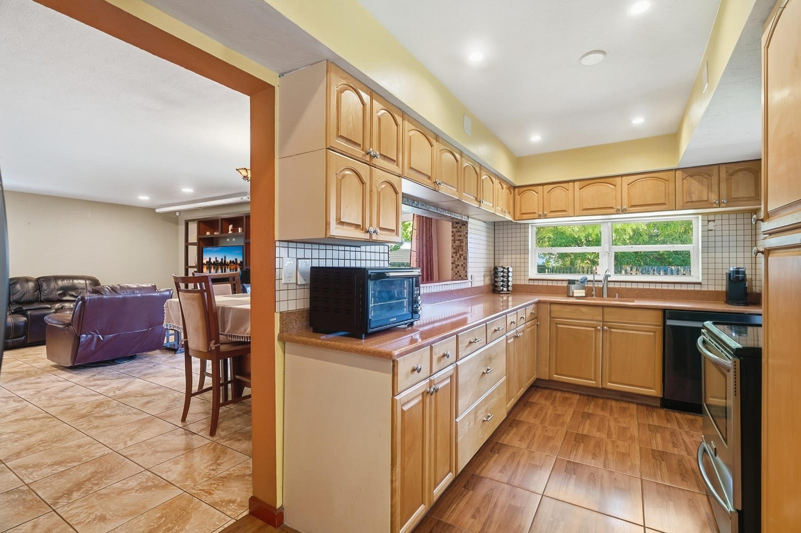 4501 E COUNTRY CLUB Circle, Plantation, FL 33317 photo 18