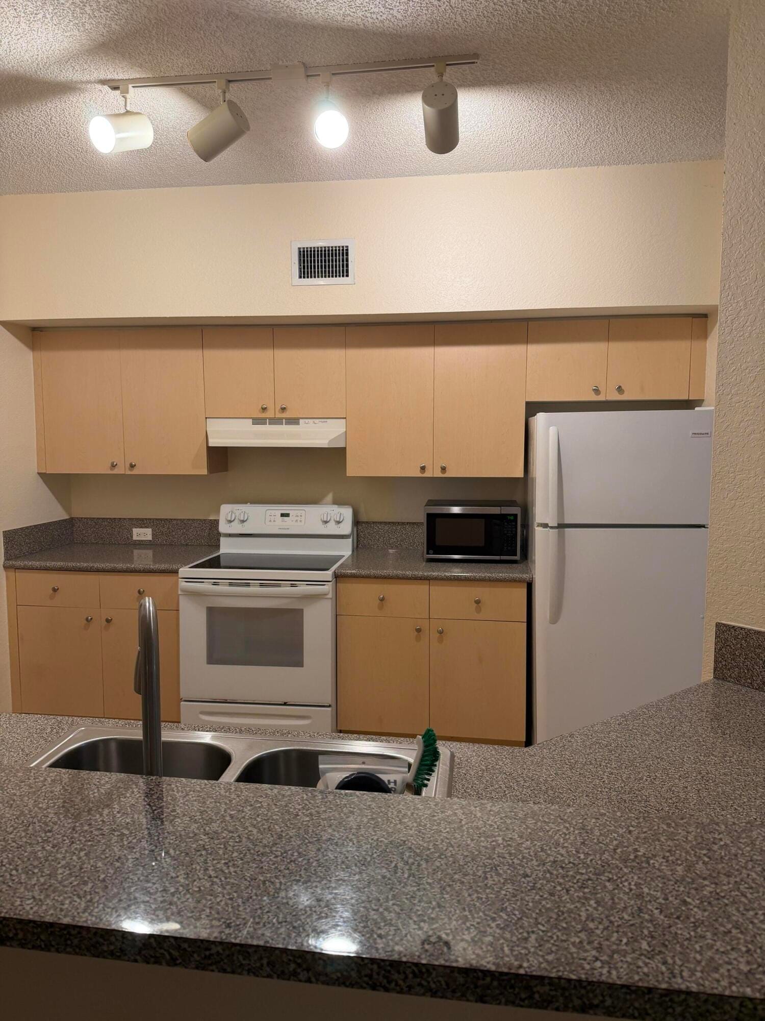 350 Crestwood Circle 308 — photo 2