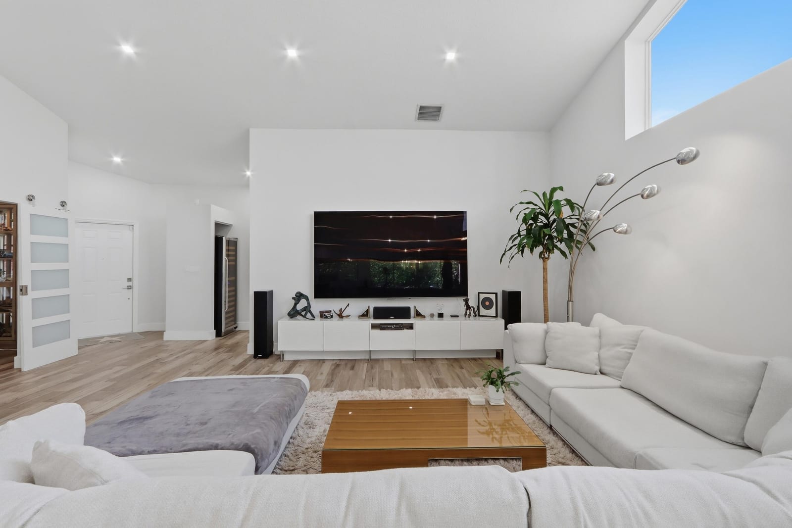 2501 MAHOGANY Place — photo 5