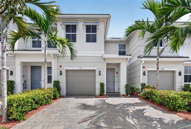 121 SW 170th Avenue, Pembroke Pines, FL 33027