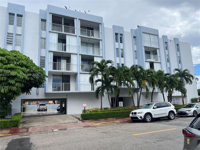 7705 Abbott Avenue 305, Miami Beach, FL 33141