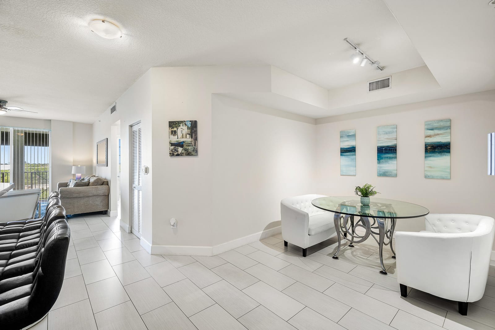 255 NE 3rd Avenue 2503 — photo 3