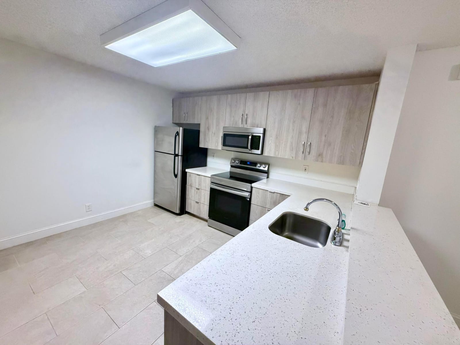 10111 W SUNRISE Boulevard 104, Plantation, FL 33322 photo 1