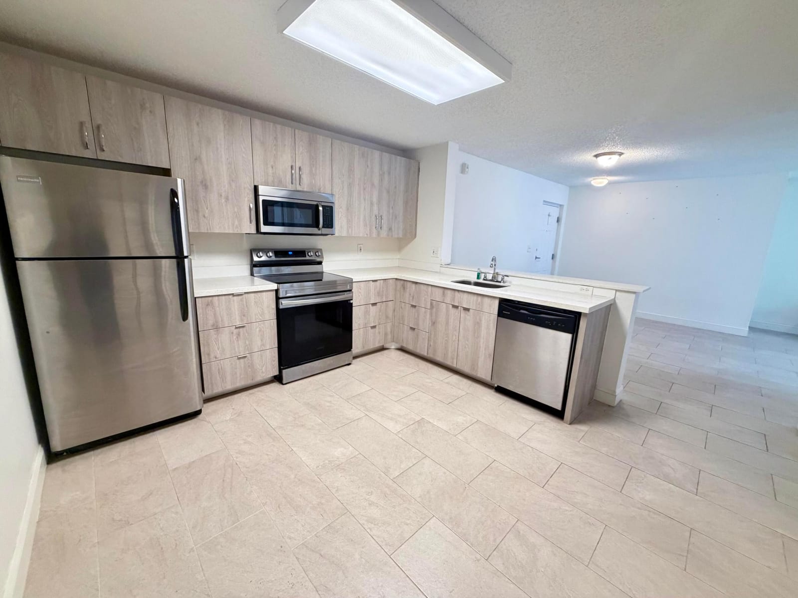 10111 W SUNRISE Boulevard 104, Plantation, FL 33322 photo 2