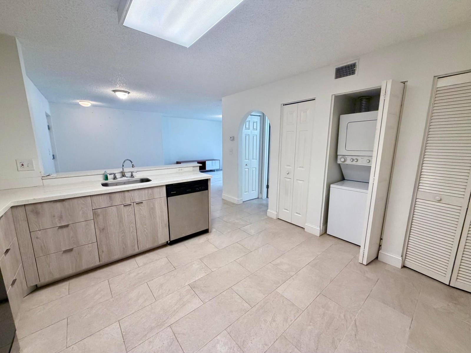 10111 W SUNRISE Boulevard 104, Plantation, FL 33322 photo 4