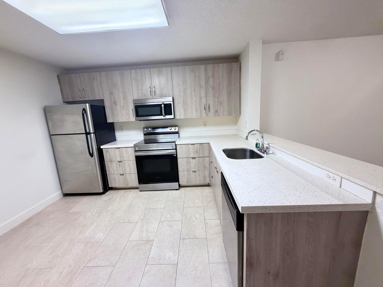 10111 W SUNRISE Boulevard 104, Plantation, FL 33322 photo 5