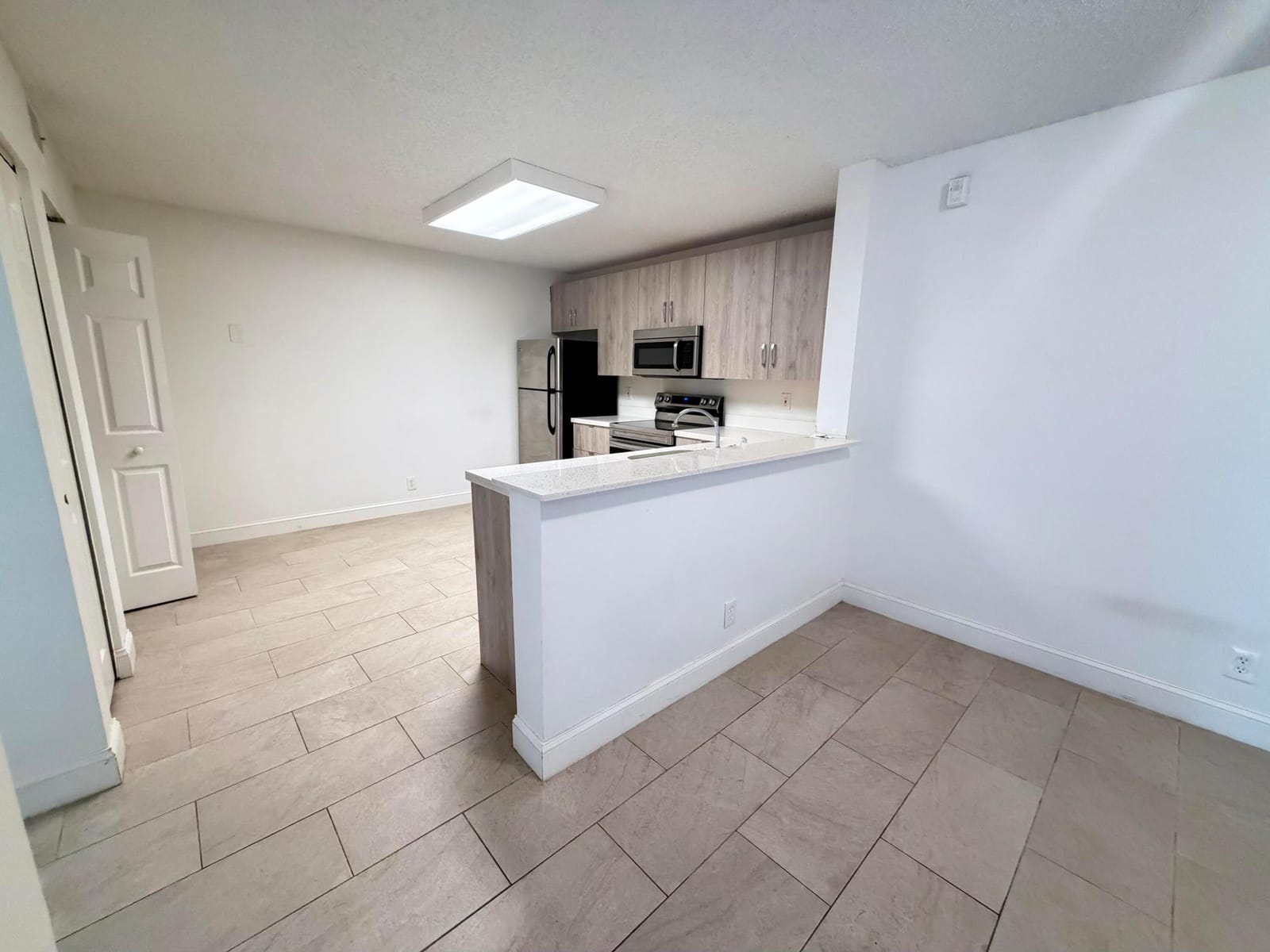 10111 W SUNRISE Boulevard 104, Plantation, FL 33322 photo 7