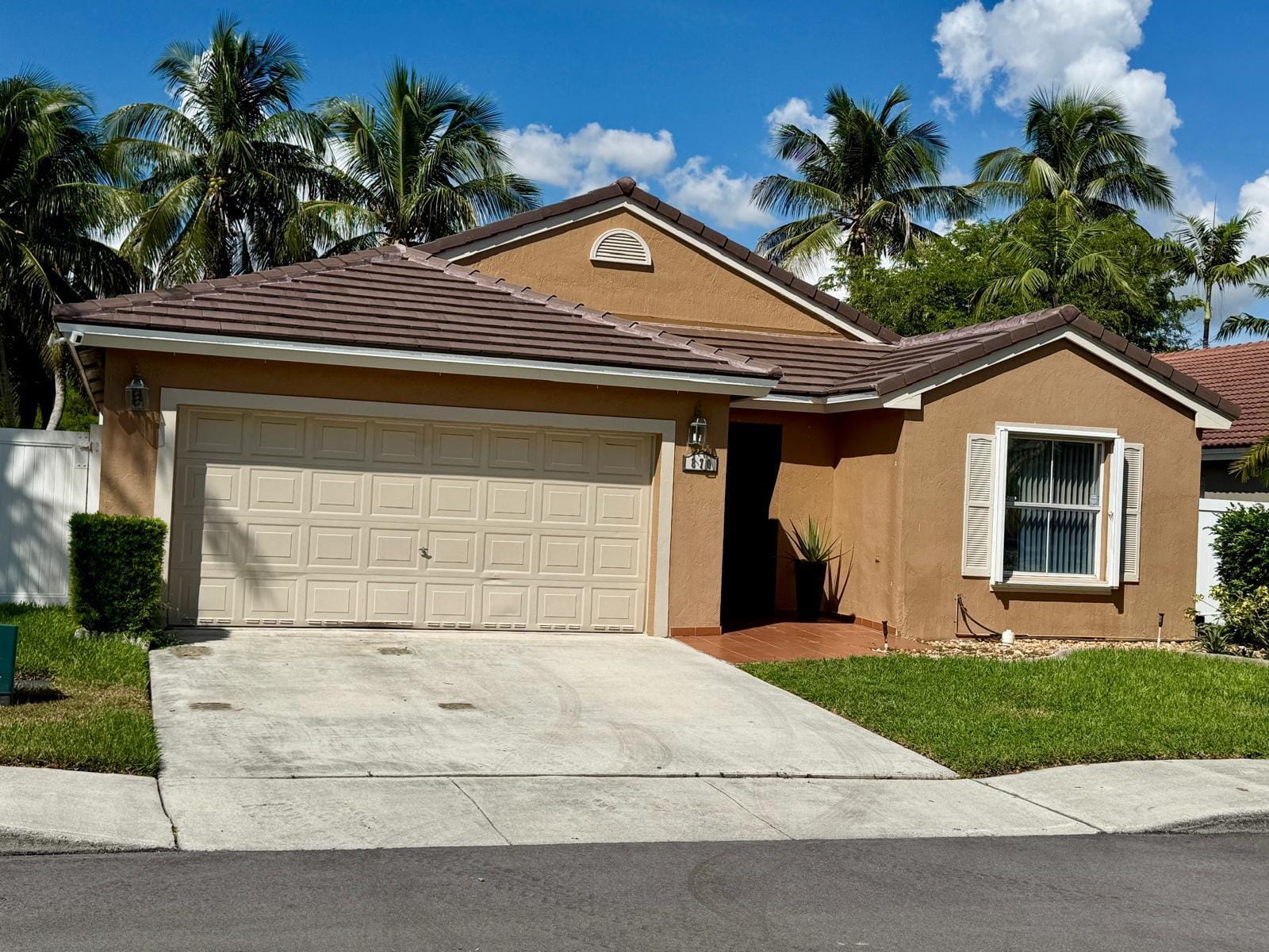 870 NW 166TH Avenue, Pembroke Pines, FL 33028 photo 2
