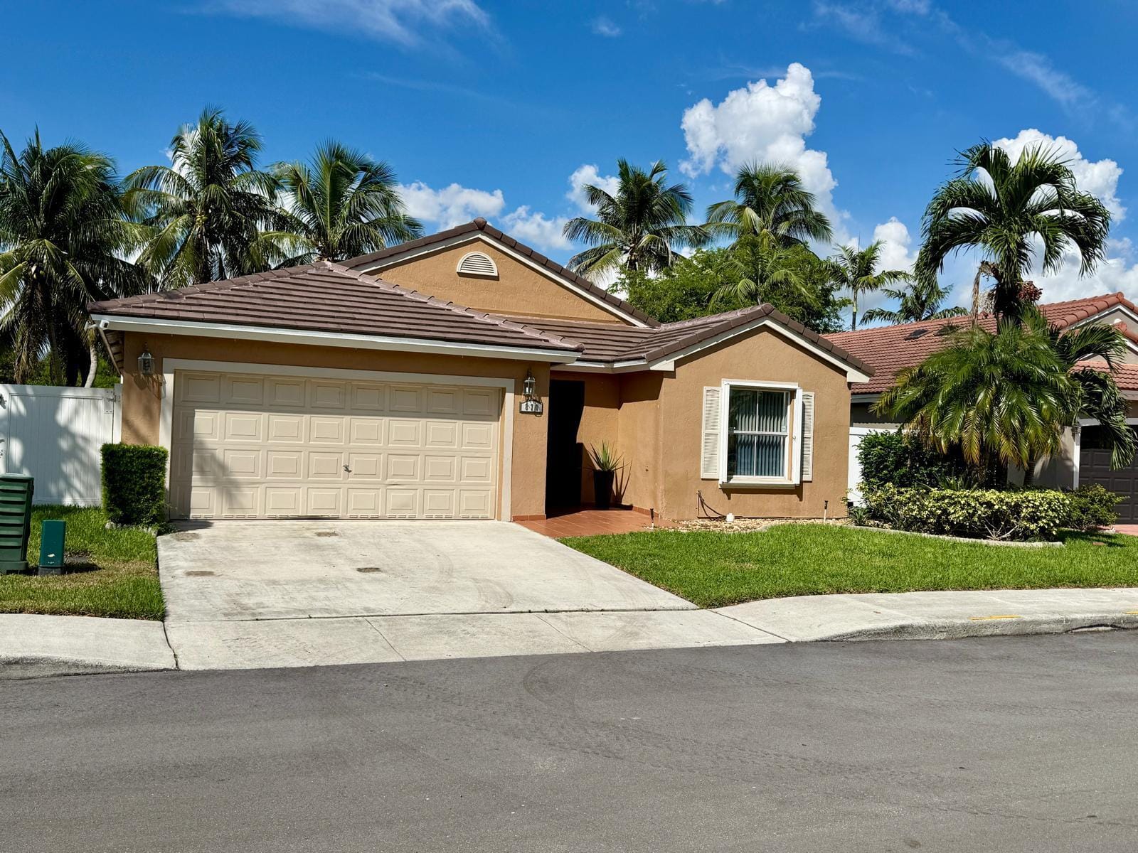 870 NW 166TH Avenue, Pembroke Pines, FL 33028 photo 3