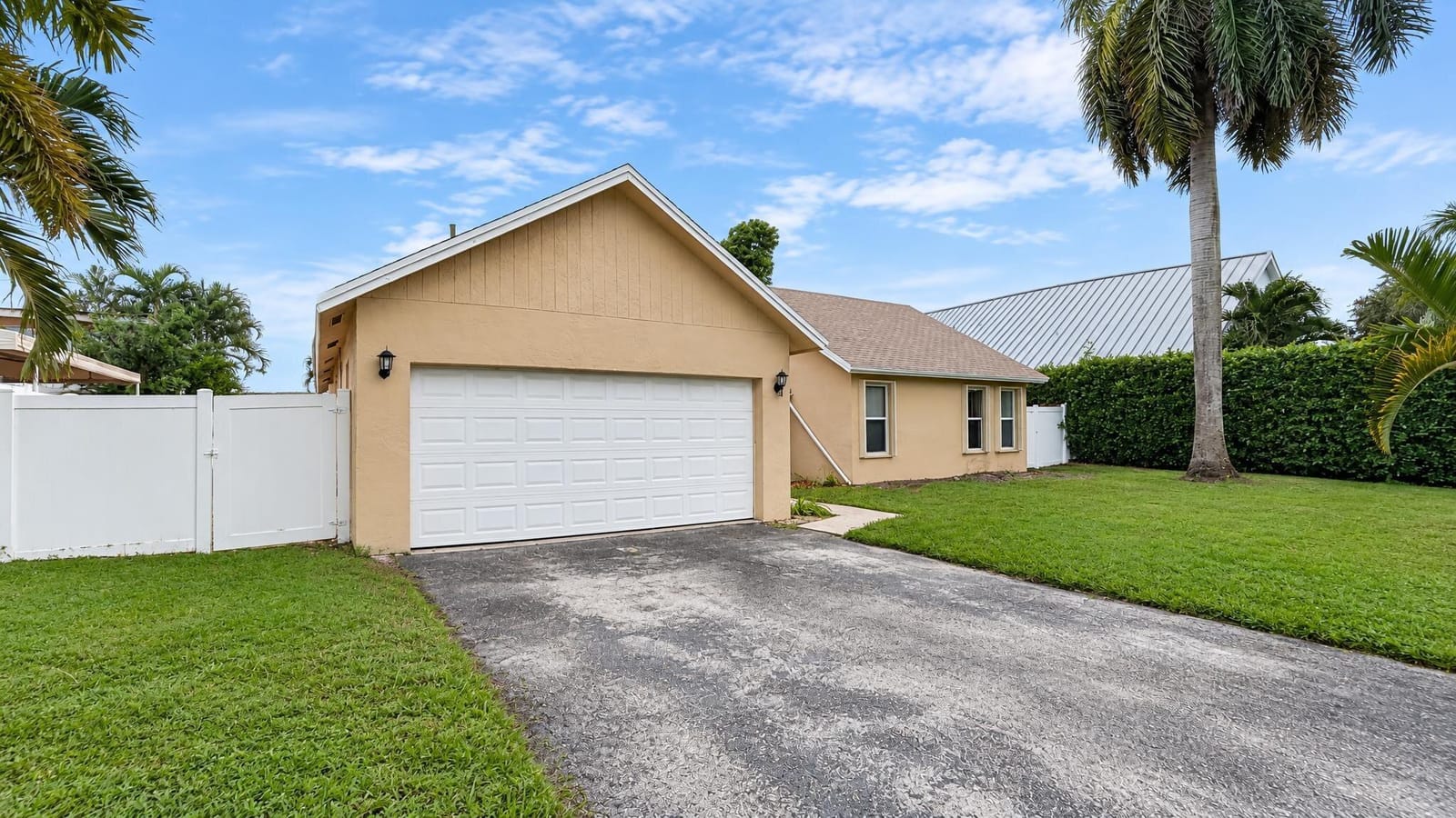 3 bedroom home for sale at 118 MOHIGAN, Boca Raton, FL 33487 — $3,400