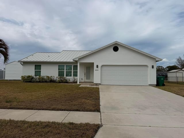 404 NE CAMELOT Drive, Port St. Lucie, FL 34983