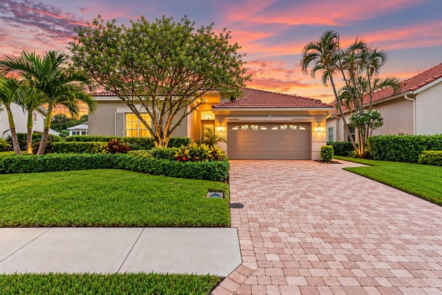 90 MONTEREY POINTE Drive, Palm Beach Gardens, FL 33418