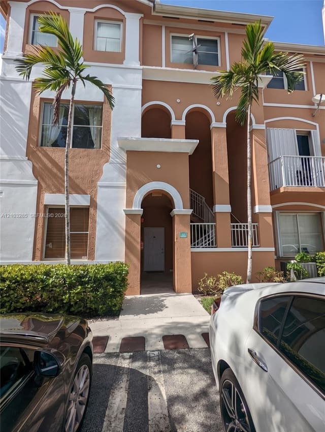 17650 NW 73rd Avenue 208-18, Hialeah, FL 33015