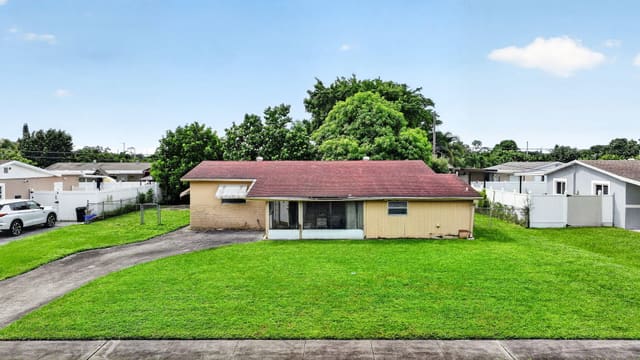 913 JAMAICAN Drive, West Palm Beach, FL 33415