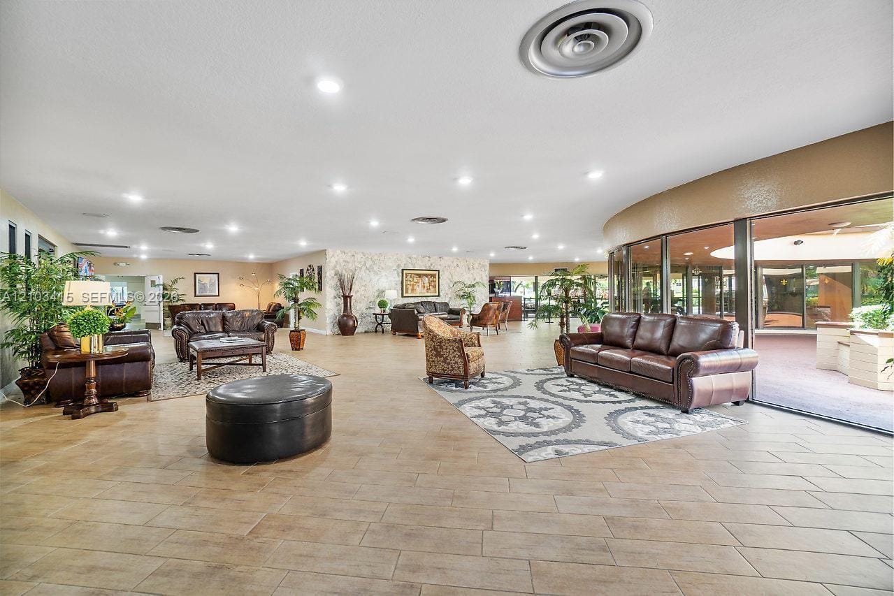 9020 Sunrise Lakes Boulevard 304, Sunrise, FL 33322 photo 24