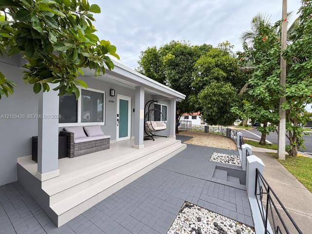 230x NW 4th Street, Miami, FL 33125